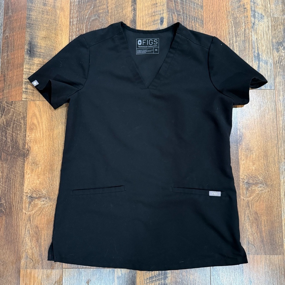 Figs Casma Pocket Black Scrub Top